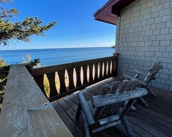 Lake Superior Beach Front Downtown Grand Marais - Grand Marais - Balkon