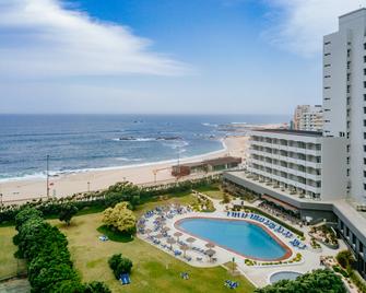 Axis Vermar Conference & Beach Hotel - פובואה דה וארזים - בניין