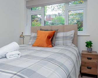 Stunning 2-Bed Apartment in Purley - Croydon Gem - Purley - Bedroom