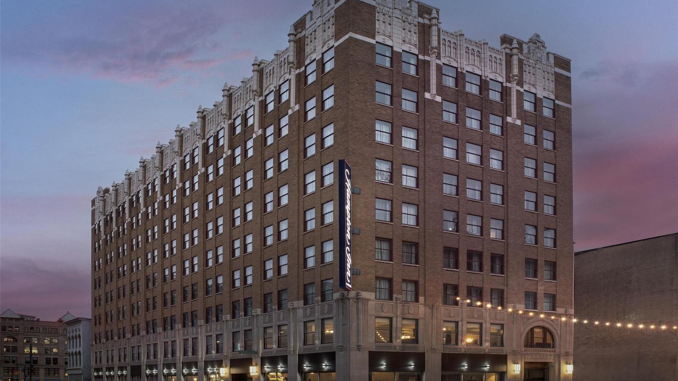 Hampton Inn Indianapolis Dwtn across from Circle Centre