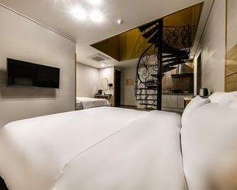 Mokpo Hotel W - Mokpo - Habitación