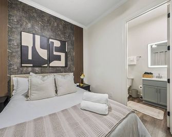 Luxury Downtown Townhouse w/ Game Room and Gated Lot - Tyler - Bedroom