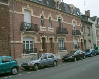 cottage in the city center 5 minutes from the train station - Chauny - Bâtiment