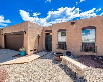 Sol y Suenos | 0 Bed, 1 Bath - Albuquerque - Building