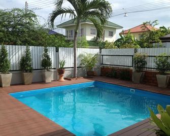 Baan Par Pern Hadchaosamran - Ban Hat Chao Samran Nai - Piscina