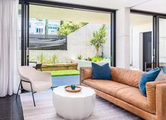 The Arden 1 Coogee. New Spacious Garden Apartment, Moments to Beach - Coogee - Sala de estar