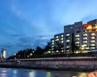 Benikea Hotel Mountain & Ocean Daepohang - Sokcho - Edificio