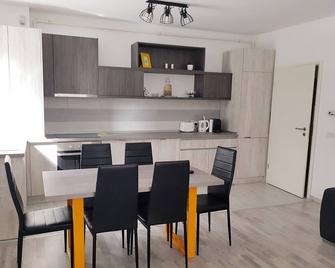 Apartment Coresi Brasov - Braşov - Sala pranzo