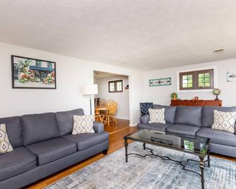 Spacious Ranch in Frankfort. - Frankfort - Living room