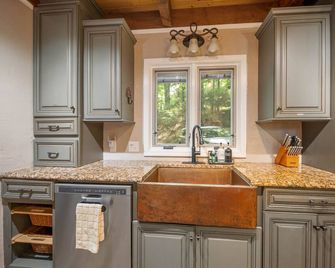 Mountain Lake Retreat With Rustic Elegance - Wilkesboro - Keuken
