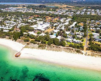 솔티 샌즈 - 아베이 - 해변