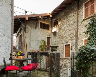 Loppia Bay by Wonderful Italy - Oliveto Lario - Patio