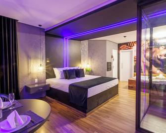 Medieval Motel Spa - Porto Alegre-Rs - Porto Alegre - Habitación