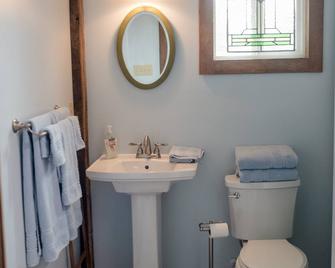 Original Circa 1818 Oak Lodge - Lawrenceburg - Bathroom