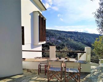 Comfy modern house in Afetes - Afissos - Balkon