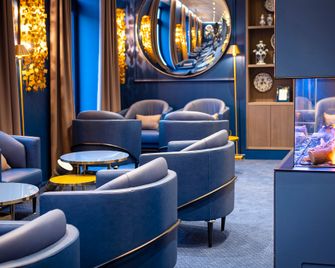 La Pyramide - Maison Henriroux - Vienne - Salónek