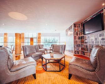 De Vere Cotswold Water Park - Cirencester - Lounge