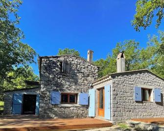 Stone house with character, Chauzon nature park, overlooking the Ardèche river - Chauzon - Edificio