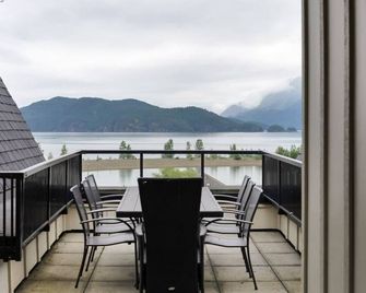 Scenic 3BR unit in Harrison - Гоп - Балкон