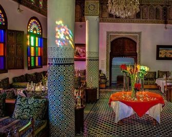 دار تازي، بإطلالة على المدينة - فاس - مطعم