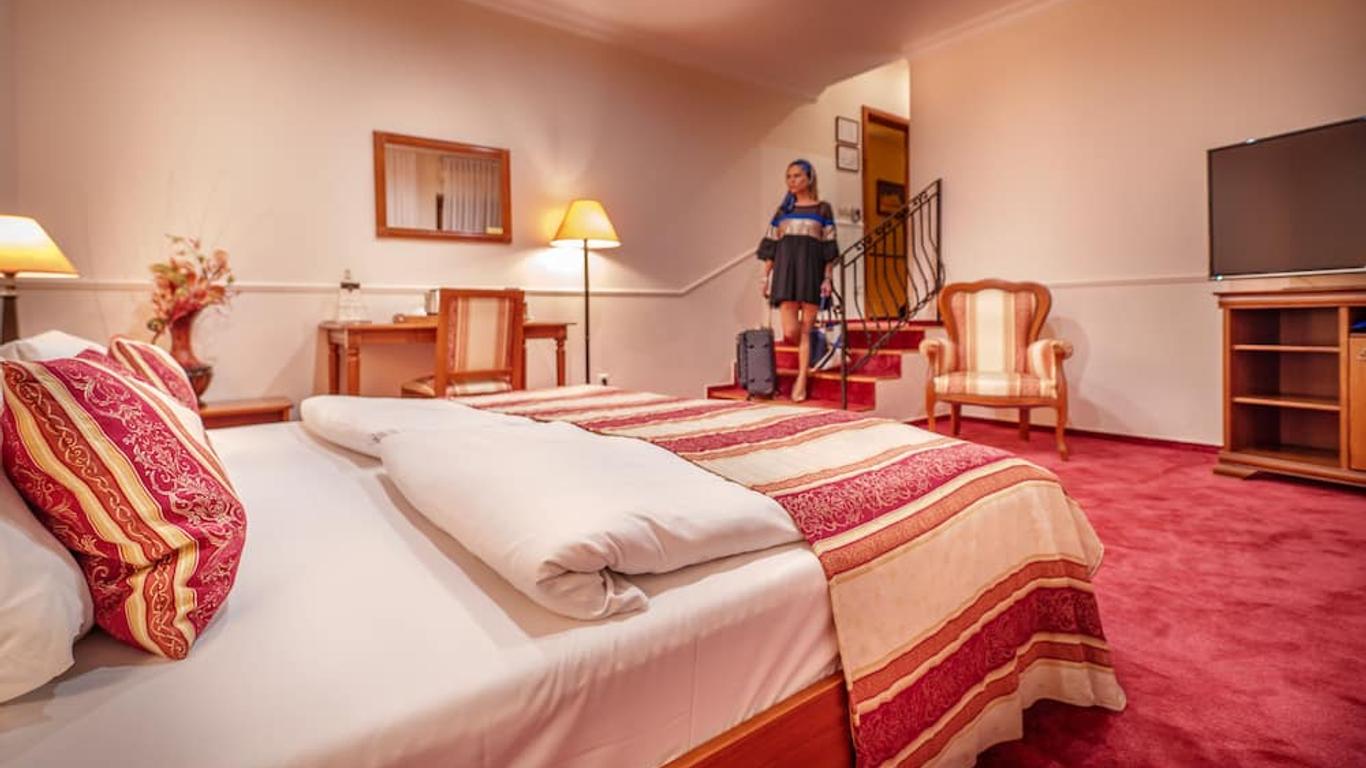 Hotel Capital