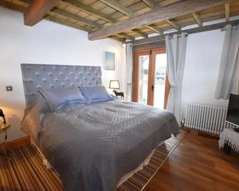 Oak tree stables cottage - Birmingham - Bedroom