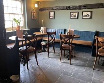 The Plume of Feathers - Farnham - Nhà hàng