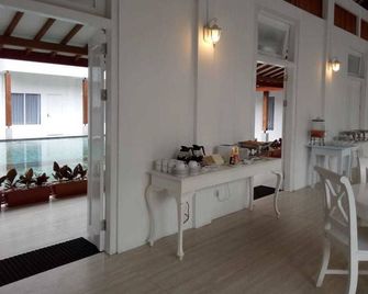 Sinom Borobudur Heritage Hotel - Borobudur - Buffet