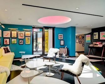 Pet-Friendly King Room with Pool View, Boston Escape! - بوسطن - ردهة