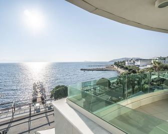 Dragut Point South Hotel - טורגוטריס - מרפסת