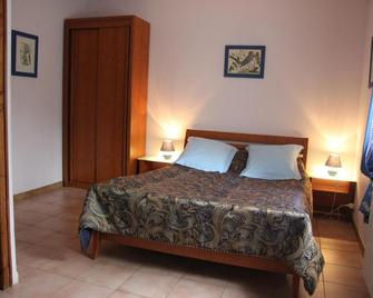 Chambre d'Hôte 'Chez Antoinette et Charles' - Corte - Bedroom