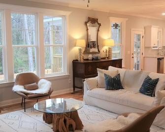 Fall 2020 Masters Rental Close to Augusta National - Evans - Living room