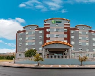 Holiday Inn Express Queens - Maspeth By IHG - Queens - Building