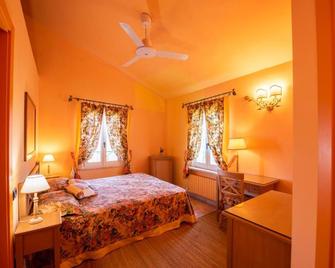 Il Mandorlo - Agriturismo e Azienda Agricola Ferrato - 포지오 - 침실