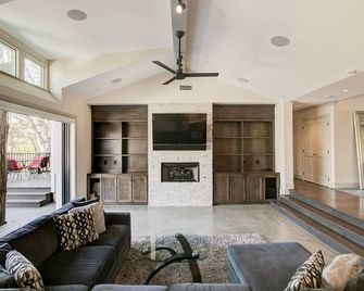 Dallas - On the Creek by White Rock Lake - Dallas - Living room