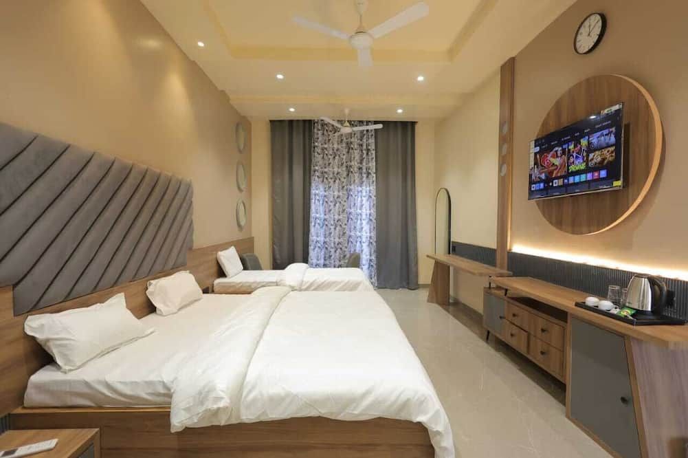 Hotel Black Harbour - Bharatpur - Bedroom
