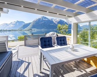 2 bedroom awesome home in Isfjorden - Åndalsnes - Balcony