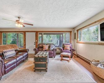 Riverfront Retreat at Lavender Lake - Easton - Living room