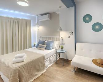 Hostal Altea House - Altea - Schlafzimmer