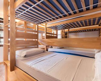 Urban Hostel Palma - Albergue Juvenil - Youth Hostel - פלמה דה מיורקה - חדר שינה