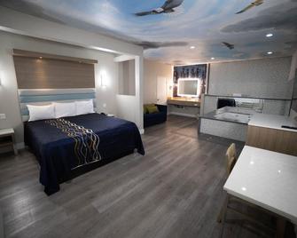 Mid City Inn & Suites Pico Rivera - Pico Rivera - Bedroom