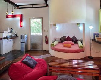 Somewhere Else Boutique Resort - Mambajao - Salon