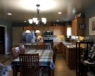 Luxury Cabin Rental with a Fire Pit in Coulterville, California - Coulterville - Cocina