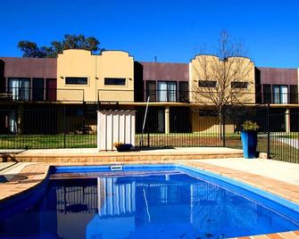 Amberoo Apartments Tamworth - Tamworth - Pool