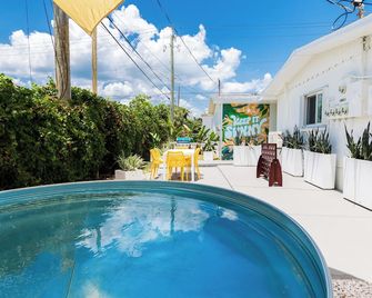 The Juni - Cocoa Beach - Pool