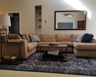Large Family Lake Home On Deep Water - Lavonia - Wohnzimmer