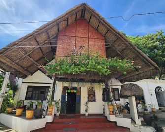 Evangeline Beach Resort - Pagudpud - Edificio