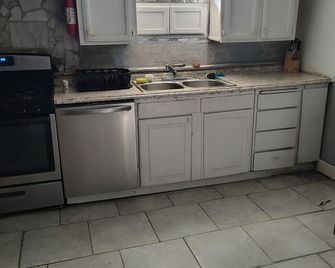 2 bedroom apartment in the heart of salem - Salem - Kitchen