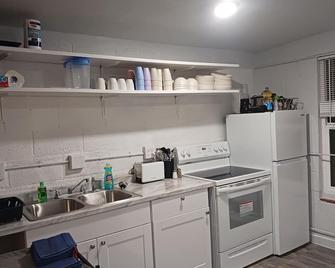 family reunion HQ. 8 beds 2 bathrooms and a hot tub! - Richfield - Kitchen