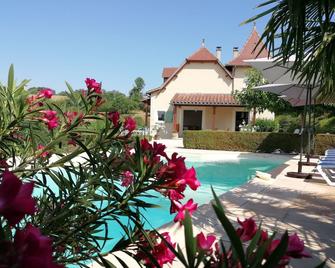 Villa Type Quercynnoise Faycelles - Faycelles - Piscina